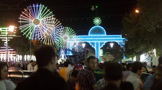 Iranians celebrating the anniversary of Imam Mahdis birthday in Tehran on June 2, 2015. (IRNA photo)